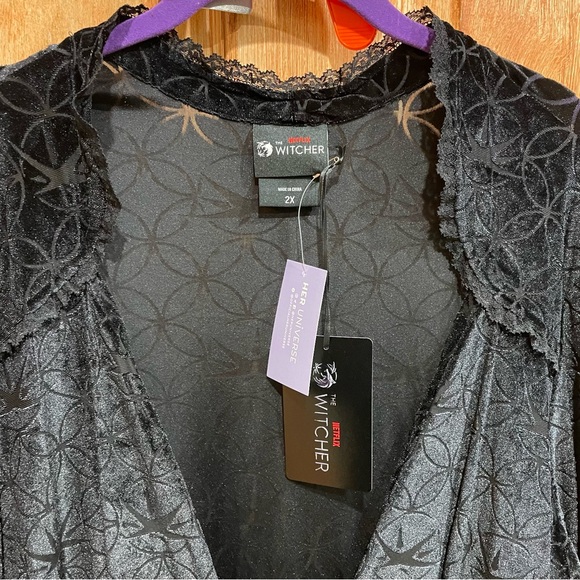 Her Universe 2X The Witcher Yennefer Velvet Hi-Low Waistcoat Plus Size - Picture 5 of 7